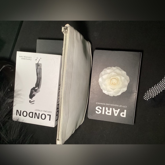 Balenciaga Light Everyday Zip Leather Pouch in Gray - Picture 6 of 10